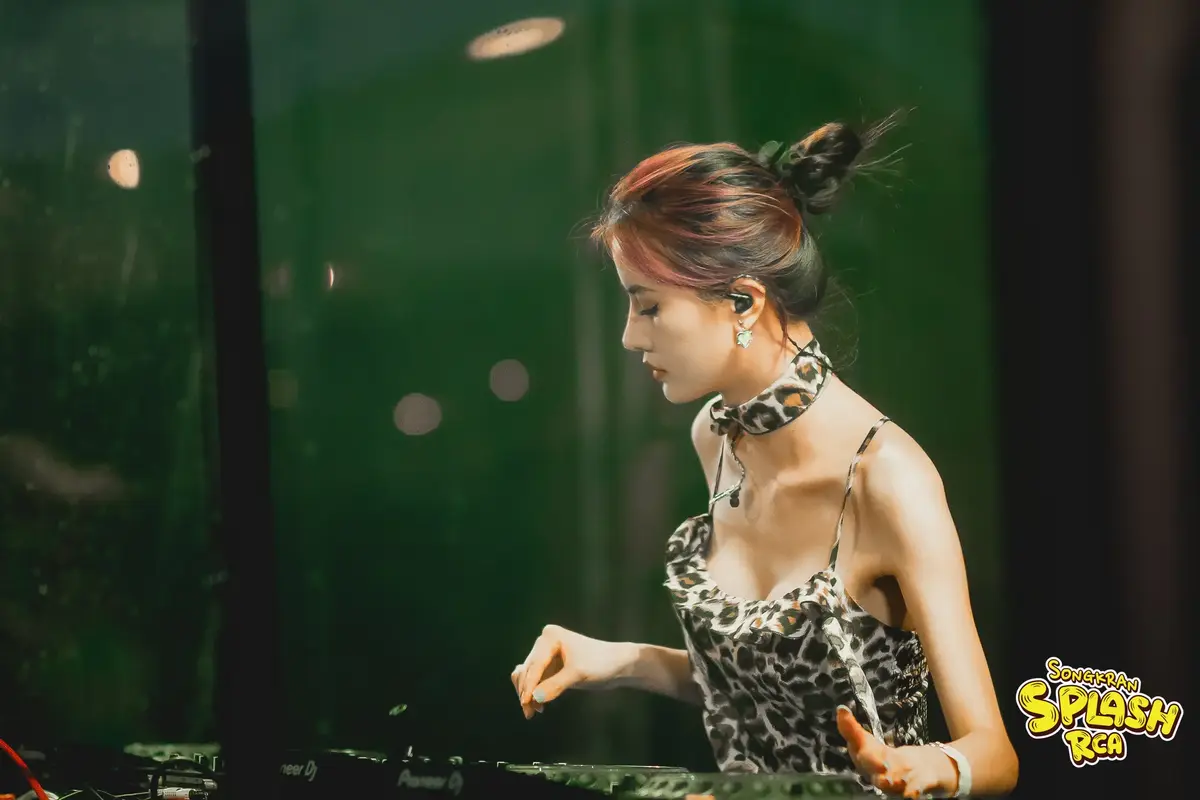 推荐美女歌曲中国当代经典乐坛中的女性魅力